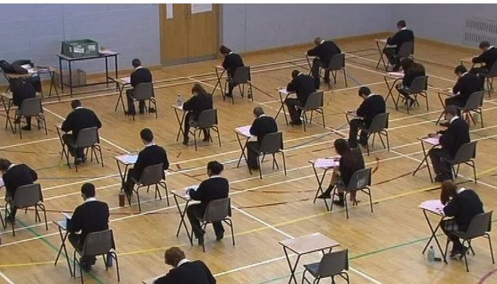 ClonliffeHouse's tweet photo. Best of luck to all students sitting exams over the coming weeks 🤞
Remember, your results do not define you. Hard work and kindness will take you far in life #Exams #GoodLuck #JuniorCert 
Photo credit RTE https://t.co/nB3Bd2XQPa