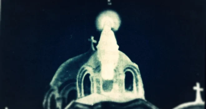 trad_west_'s tweet photo. In Cairo, Egypt 1968, the Virgin Mary appeared over a church roof, glowing in light.

Both muslims &amp; Christians saw her.

The government investigated &amp; found no explanation.

This is the story of the apparitions of Our Lady of Zeitoun: https://t.co/xCSb1Gkel5