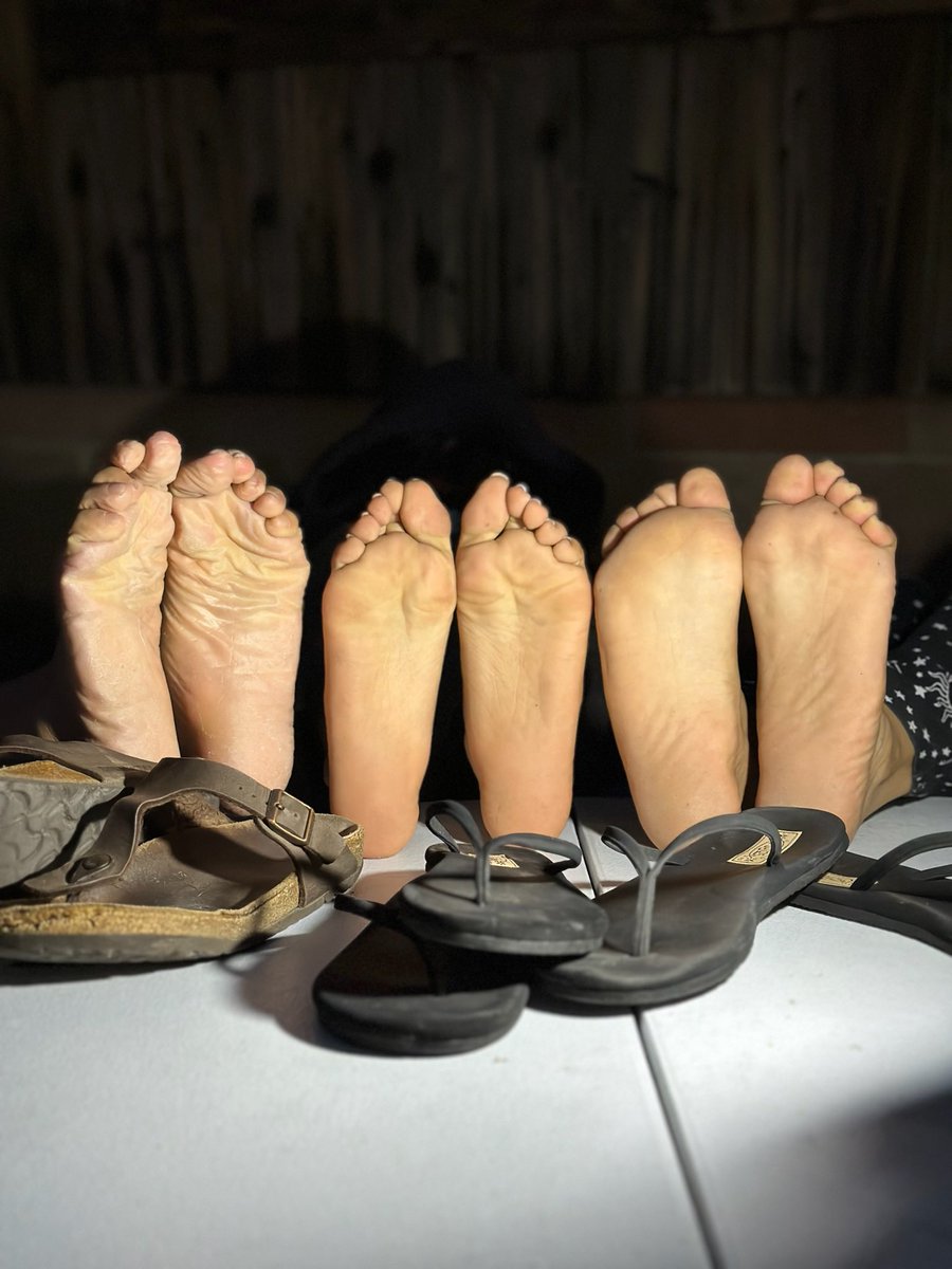 Billydollsmom's tweet photo. @morguna11 Family feet https://t.co/NpzNKViXWV
