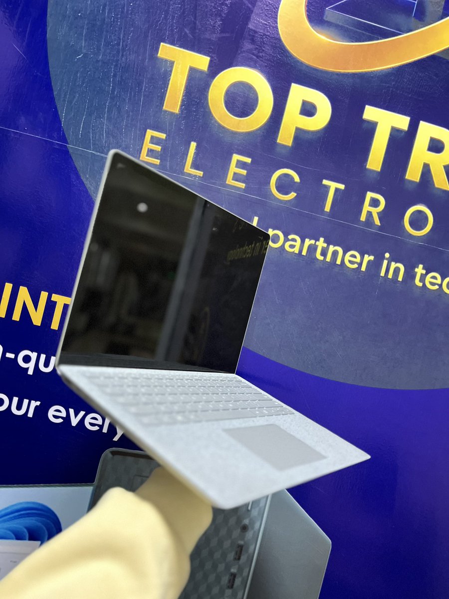 toptruste's tweet photo. Surface laptop 2 i7
16GB RAM 
512GB SSD https://t.co/ZeTwp24QIG