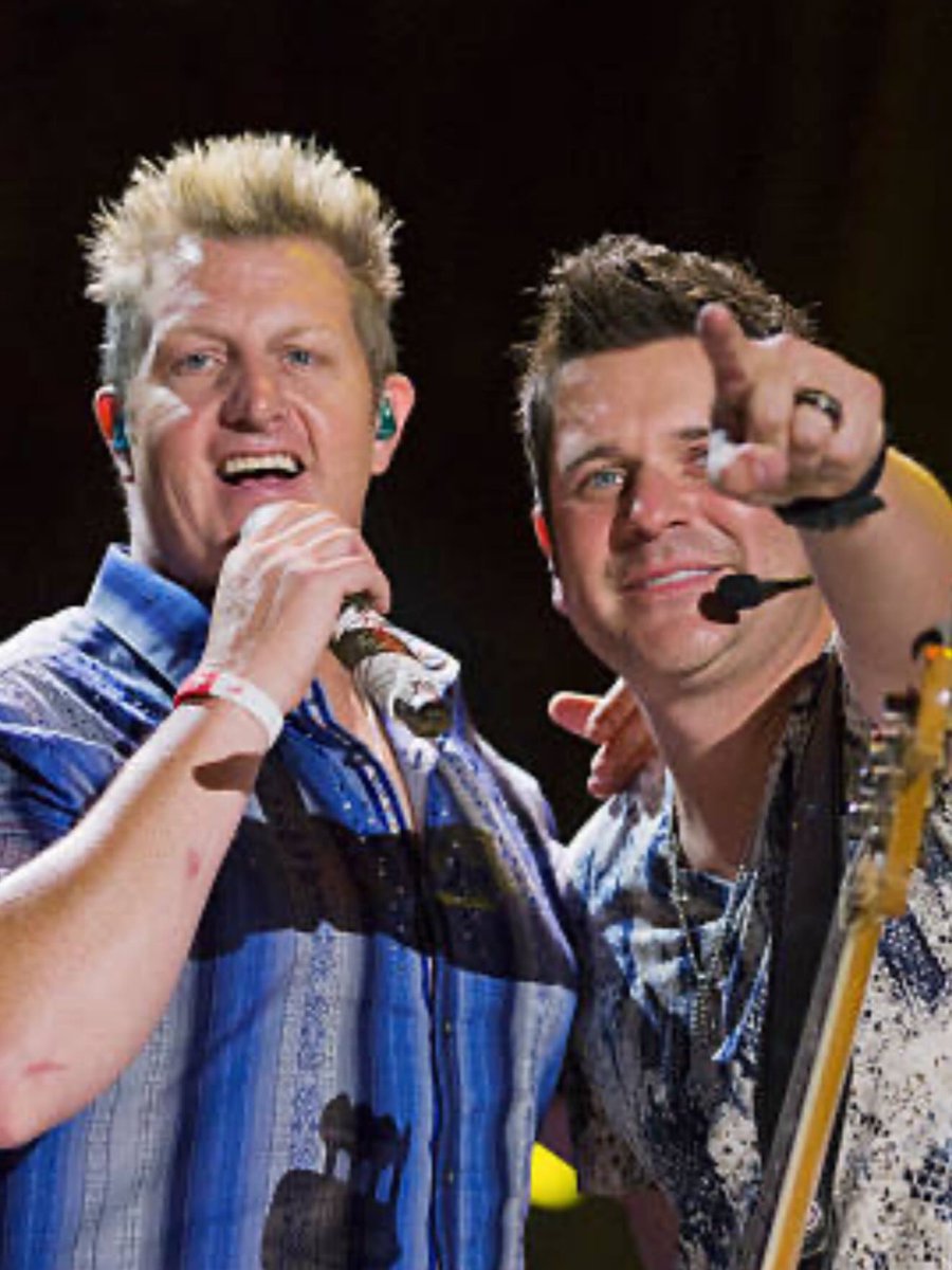 GaryLevox's tweet photo. Can’t believe it’s already #CMAfest here in Nashville. Unfortunately, not there this year due to shows/travel but man oh man is it one of the best weeks of the year!!
Love yall. Stay safe, have fun, and GOD BLESS COUNTRY MUSIC 🙏🙏 https://t.co/P89BWXM6Jt