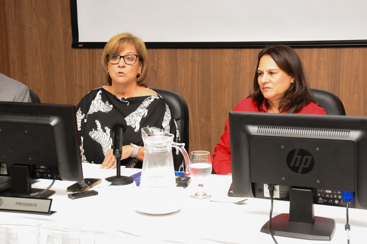 CapacPanama's tweet photo. LLa Junta Directiva de la Capac recibió a la Ing. Ilya Espino de Marotta, futura administradora de la ACP, y al Ing. John Lagman, vicepresidente de Proyectos Hídricos, quienes presentaron los avances y objetivos del Plan Estratégico 2025-2035 de la institución. https://t.co/DR61ISqJi0