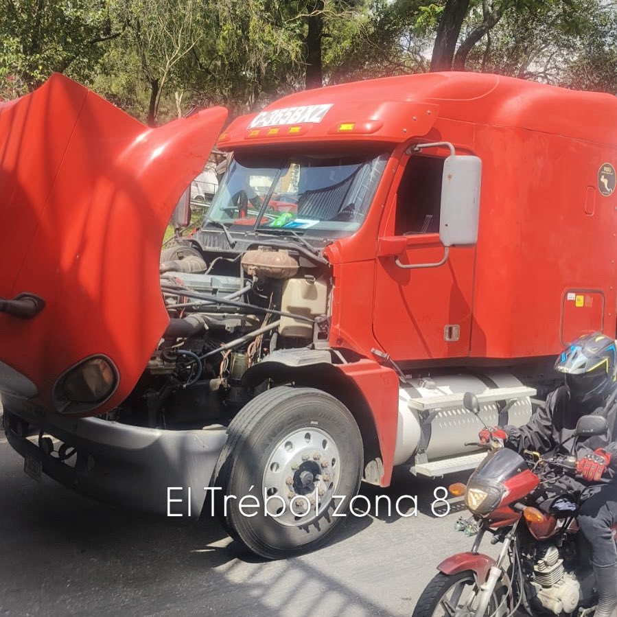 ElHeraldoGuate's tweet photo. El incidente genera fuerte congestionamiento para quienes transitan desde la zona 8 hacia la zona 7. Autoridades ya se encuentran en el lugar; modere su velocidad y atienda la señalización.
#ElHeraldoGuate #congestionamiento #transito #zona8 #zona7 #seguridadvial #precaucion https://t.co/IrLUgZAMxf