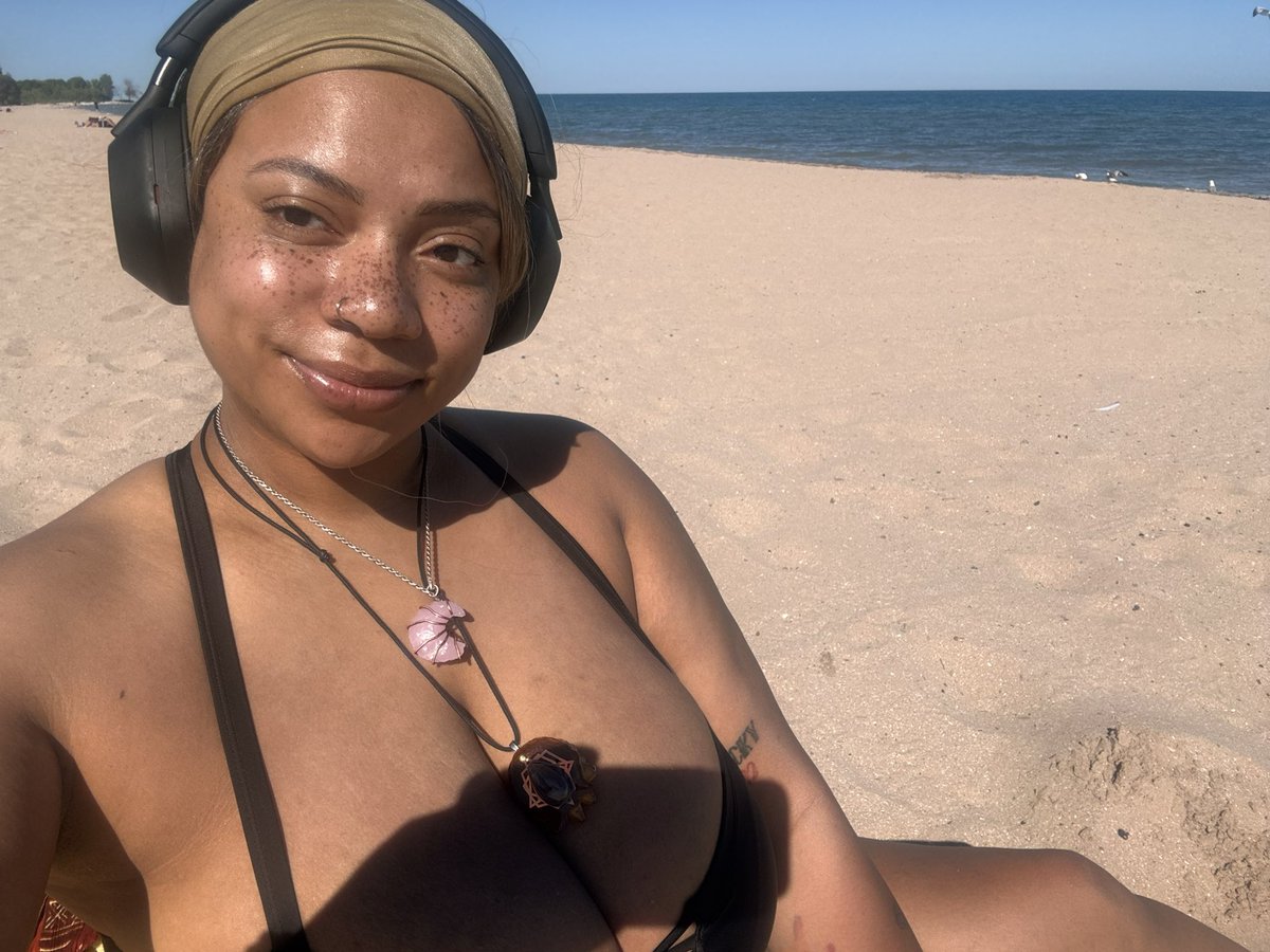 Adventuree_Time's tweet photo. beach babe 🏖️ https://t.co/eogGU2WAYF