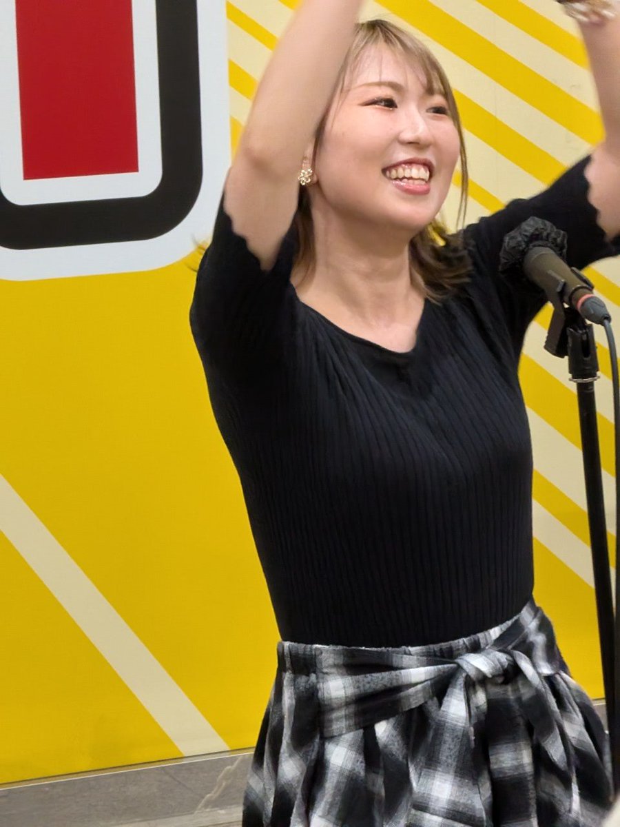 q1ybUWjuucRkO4T's tweet photo. @shiiiii0914 #LIVEEFFECT
お疲れ様と言いたい🎵
嵐解散ショックも見えず、元気いっぱいのしーちゃんでした。
セトリも必殺ナンバー引っさげての怒涛セトリ👍
その後の晩ご飯
#がまだす
までのメドレーも平日LIVE連投の疲れを癒してくれました。私の好きな会場の一つ。
これでいいのだ👍 https://t.co/eAroUIxaWI
