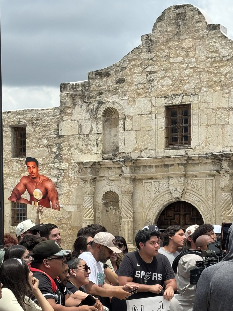 Frankieee_SVT's tweet photo. 1836: Battle of the Alamo 

2026: Whatever this is 😭😭 https://t.co/a457lH9xvh