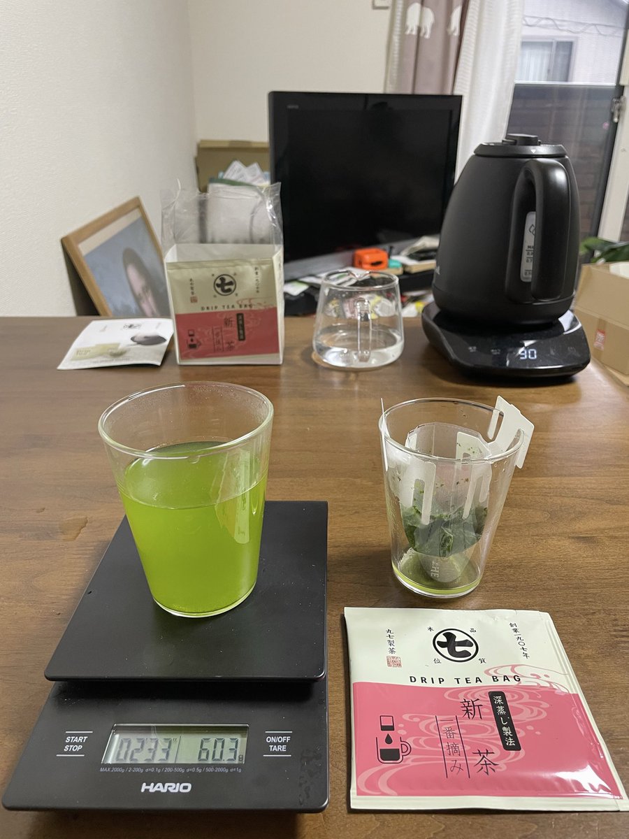 maruchin123's tweet photo. 丸七製茶さん
深蒸し製法 新茶 DRIP TEA BAG 
1,000円/10個

ー抽出レシピー
⓪THEの240mlのコップを準備する
①35gずつの熱湯と常温水を入れてDTBを入れる
②10回揺らし茶葉に水を馴染ませる
③1分後に80gの熱湯を加える
④30秒後にDTBを7回振って取り出す
ー
甘コクでおいしい

#丸七製茶　#2投法 https://t.co/w5Owq6lCYv