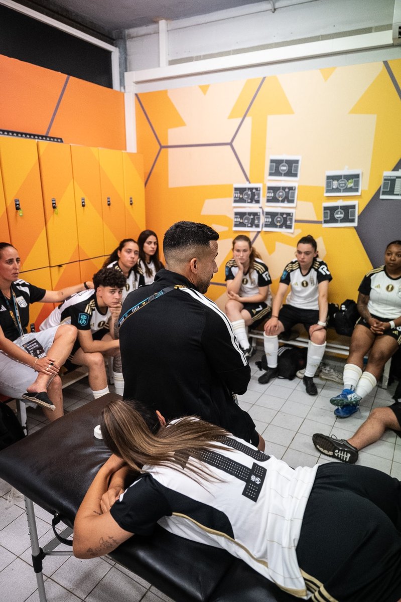 PIOFCFemenil's tweet photo. Ya estamos por jugar 🤩 

📸 @polvallesimo https://t.co/UqeOqZ1jjZ