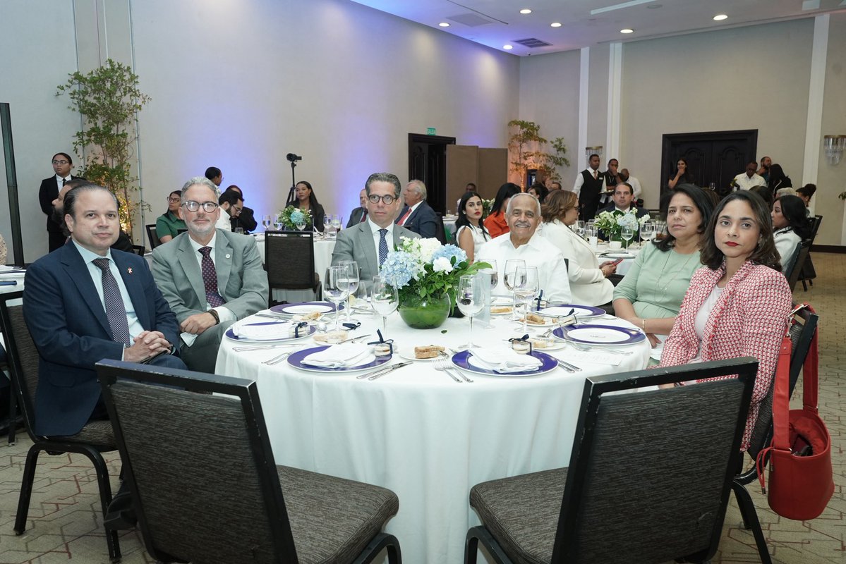 MIREXRD's tweet photo. El ministro Álvarez estuvo acompañado por el viceministro para Asuntos Económicos y Cooperación Internacional, Hugo Rivera. https://t.co/ktFraa2Ymc