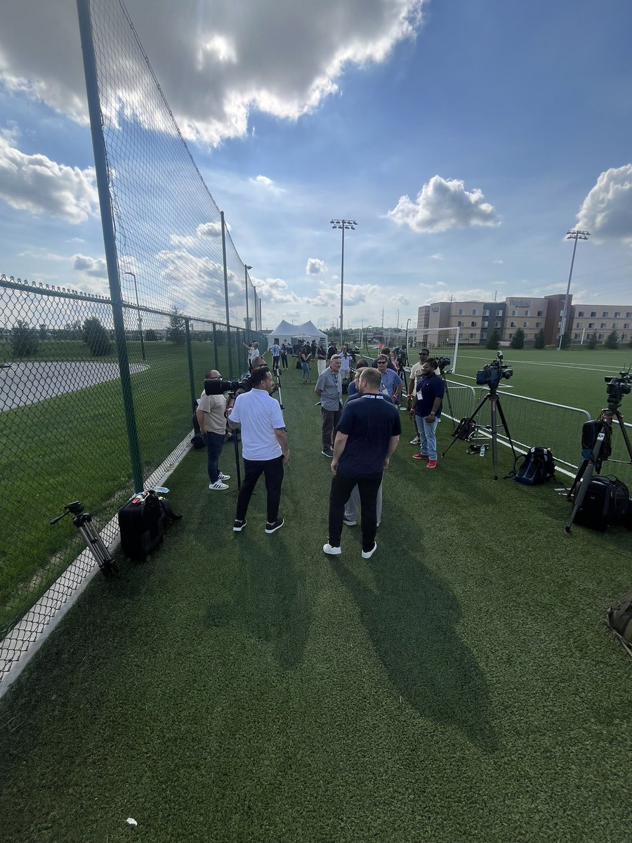 HaroldRKuntz3's tweet photo. Argentina Media out in full force at Compass Minerals ..  🇦🇷 🇦🇷 -- About to get a media look at @AFASeleccionEN https://t.co/eaod3F1n5f