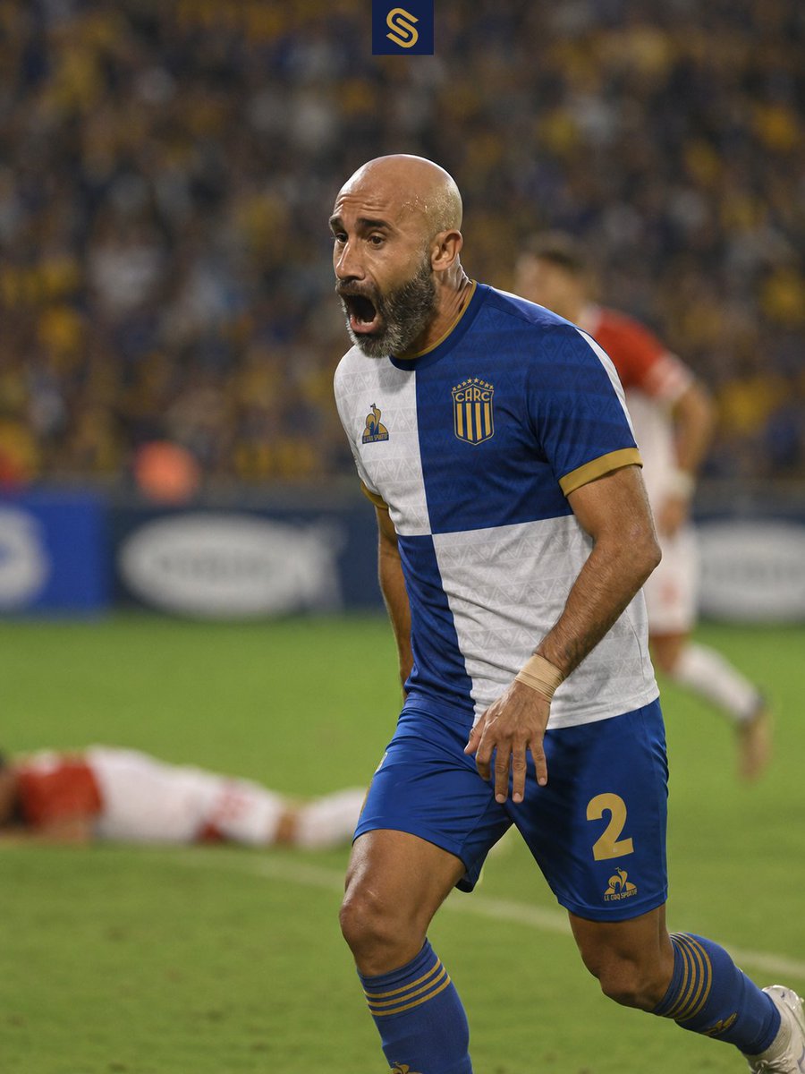 skulldesigns_'s tweet photo. Un homenaje a Quintana: después de 3 años y dos campeonatos, se despide. 

¿Y qué mejor que hacerlo con una camiseta a la altura? Inspirada en la segunda de nuestra historia, azul y blanca, raíces escocesas y dorado que brilla. Canallas, ¿es hora de traer este diseño a la cancha? ¡Opinen y compartan, que esto es Central!

#RosarioCentral #CARC