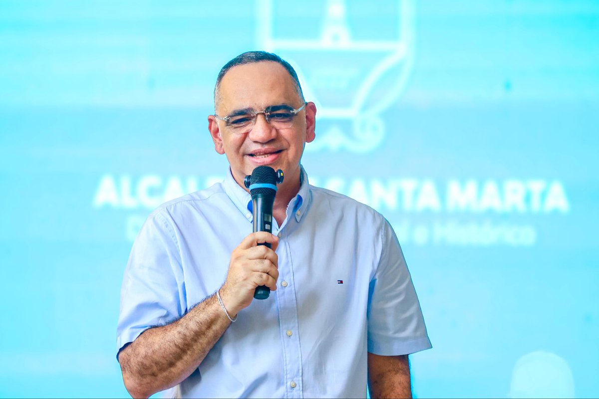 SantaMartaDTCH's tweet photo. Durante la entrega, el mandatario reafirmó su compromiso con la educación pública y anunció el próximo inicio de obras en 12 colegios más del Distrito.

¡Porque si Carlos Pinedo lo dice, Carlos Pinedo lo cumple! https://t.co/Ve9jpovztq