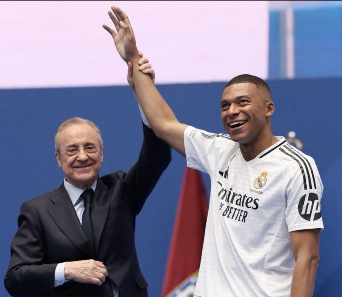 baamiiee's tweet photo. @FabrizioRomano reported 

🚨 Florentino Pérez: “The best players in the world will always play here with me. I will sign players”, told AS. https://t.co/Ul5bX5HVKQ