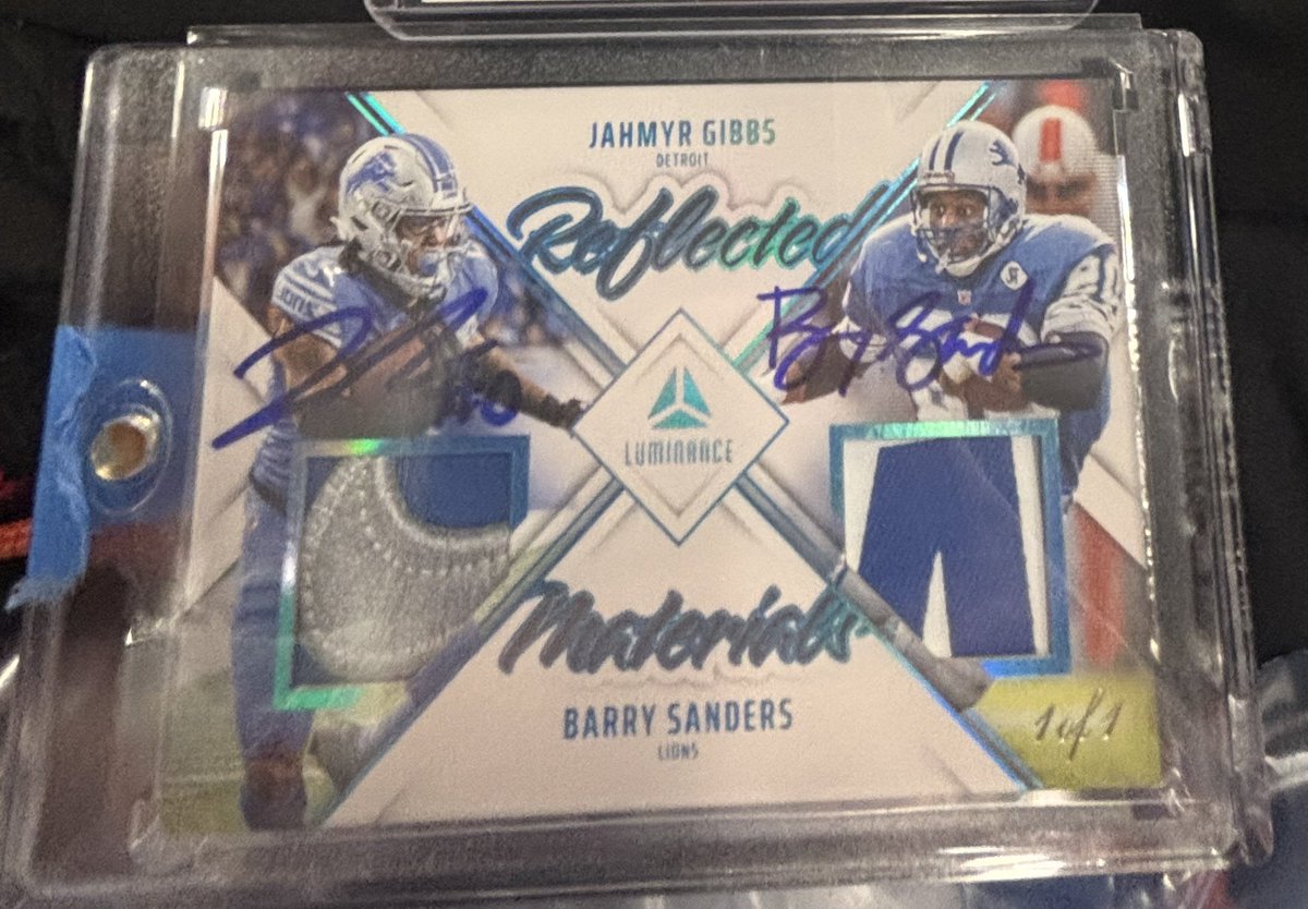 Fieldband13's tweet photo. @the_det_times @Topps Got my 1/1 signed this weekend by them at the spectacular. https://t.co/5p696NCuen