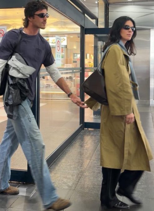 Indie5051's tweet photo. Jacob Elordi y Kendall Jenner juntos en Tokio. 🇯🇵 https://t.co/7eYZ8gENVO