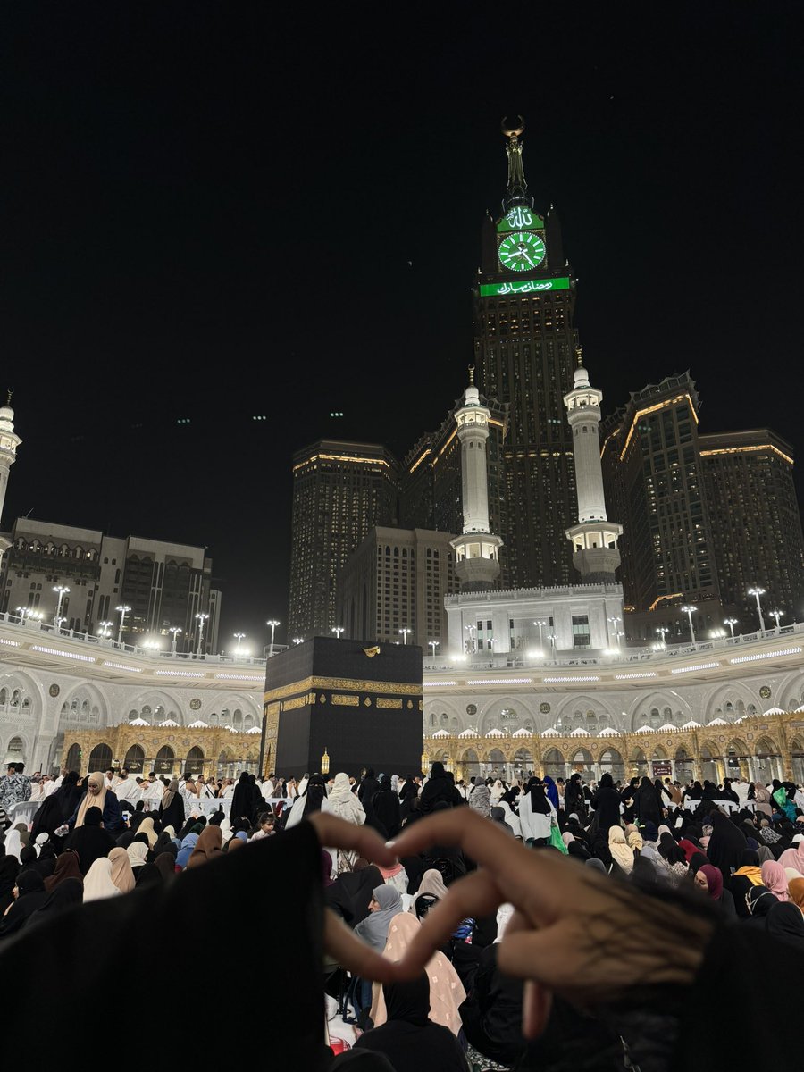 NessSdhh's tweet photo. Vraiment ! On s’est rencontrées à Mekkah en 2025 pendant les 10 derniers jours du Ramadan, et Allah nous a réunies à nouveau au même endroit, à la même période, 1 an plus tard Al HamduliLlah https://t.co/DlzdbfQSR4