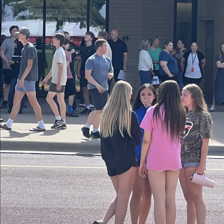 FAScards's tweet photo. The last day of school for the 2025-2026 school year at Fairmont Junior Senior High School was a GREAT day to a Cardinal! ♥️🤍 https://t.co/KCAGSJ1l6z