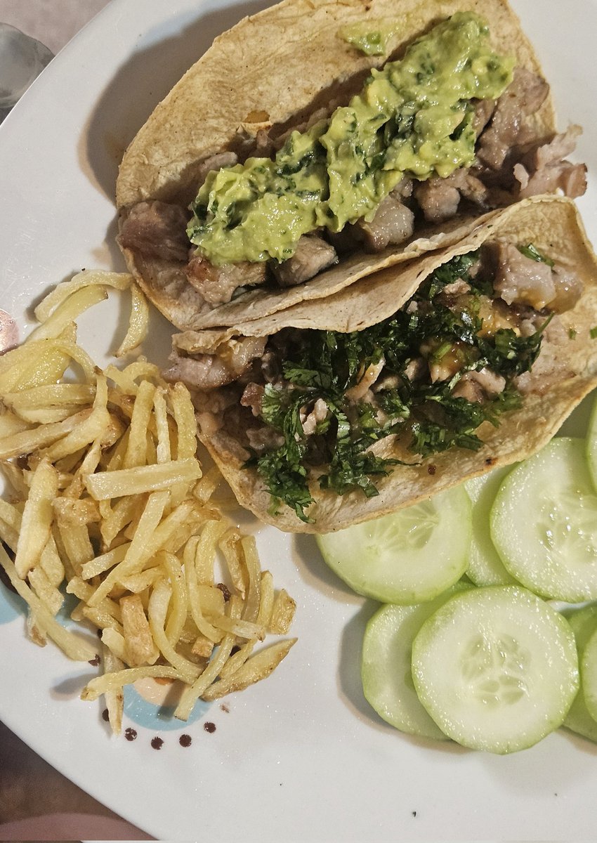 _yglvsjm's tweet photo. MIREN LO Q ME VOY A COMER😛 https://t.co/YtuIMo0XjE