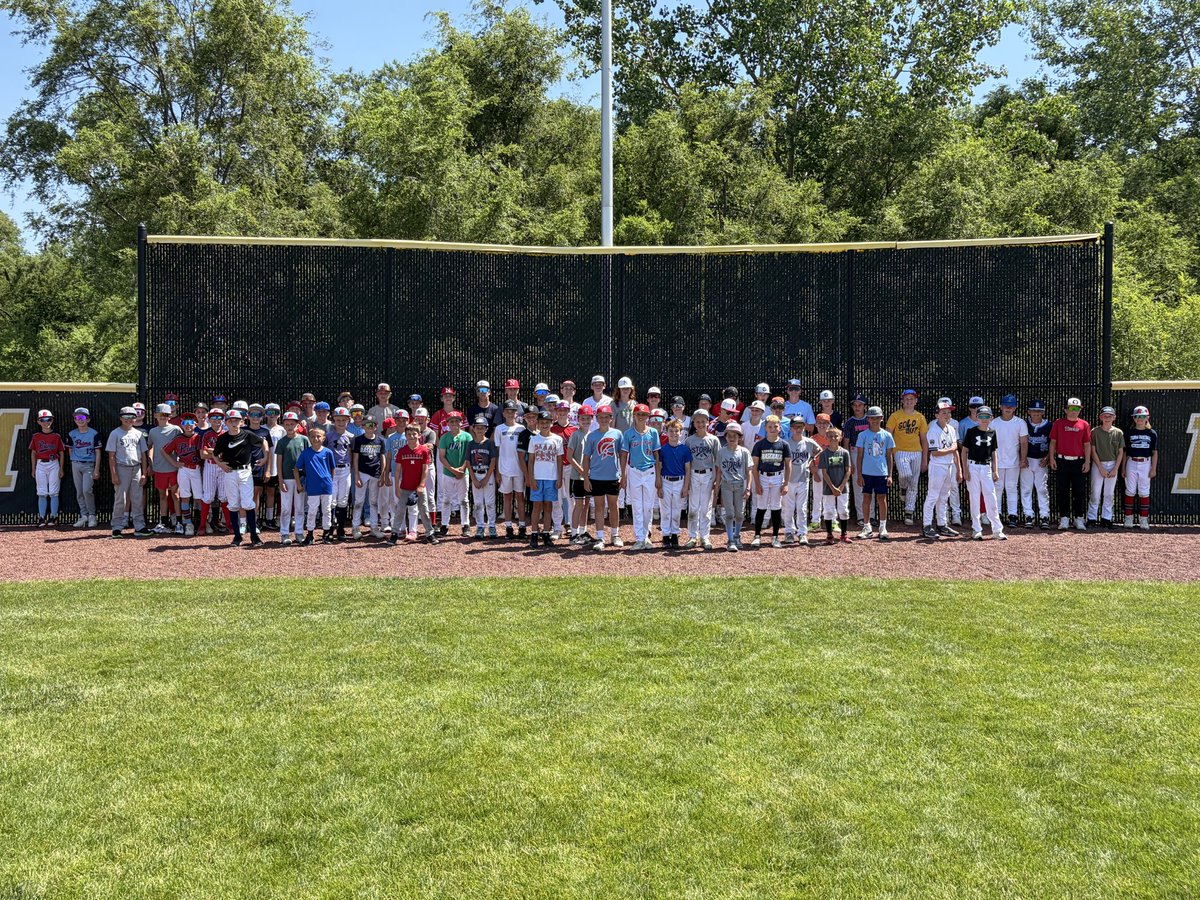 ESHS_Baseball's tweet photo. Had a great 3 days of camp with these future Storm players! Thank you to everyone who came out to camp and to our high school players for helping out!  Future is Bright! #RollStorm⚡️ https://t.co/uSbwptBa9u