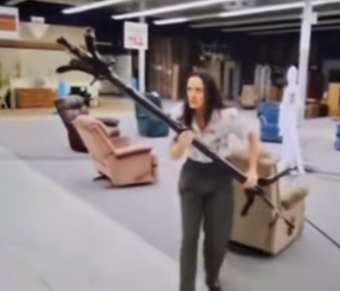 pthumerian's tweet photo. [ backrooms movie spoiler ]

love the intentional placement here https://t.co/5zvFVdGGK6