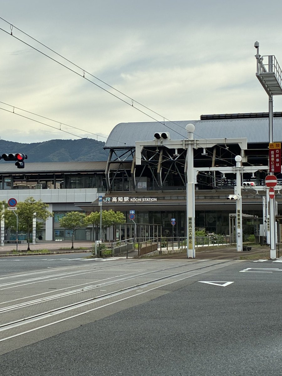 matz02's tweet photo. 5km 45分とゆるゆるrun終了♫

帰り道が若干分からなくなり路面電車の線路を頼りに走ってきたら

駅まで来てたww

#高知
#朝ラン
#やなせたかし
#香美市 https://t.co/cZ58ii4p8G