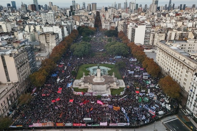PERIODlSTAPERON's tweet photo. BASTA DE FEMICIDIOS
#NiUnaMenos https://t.co/A02Wu2PMU3