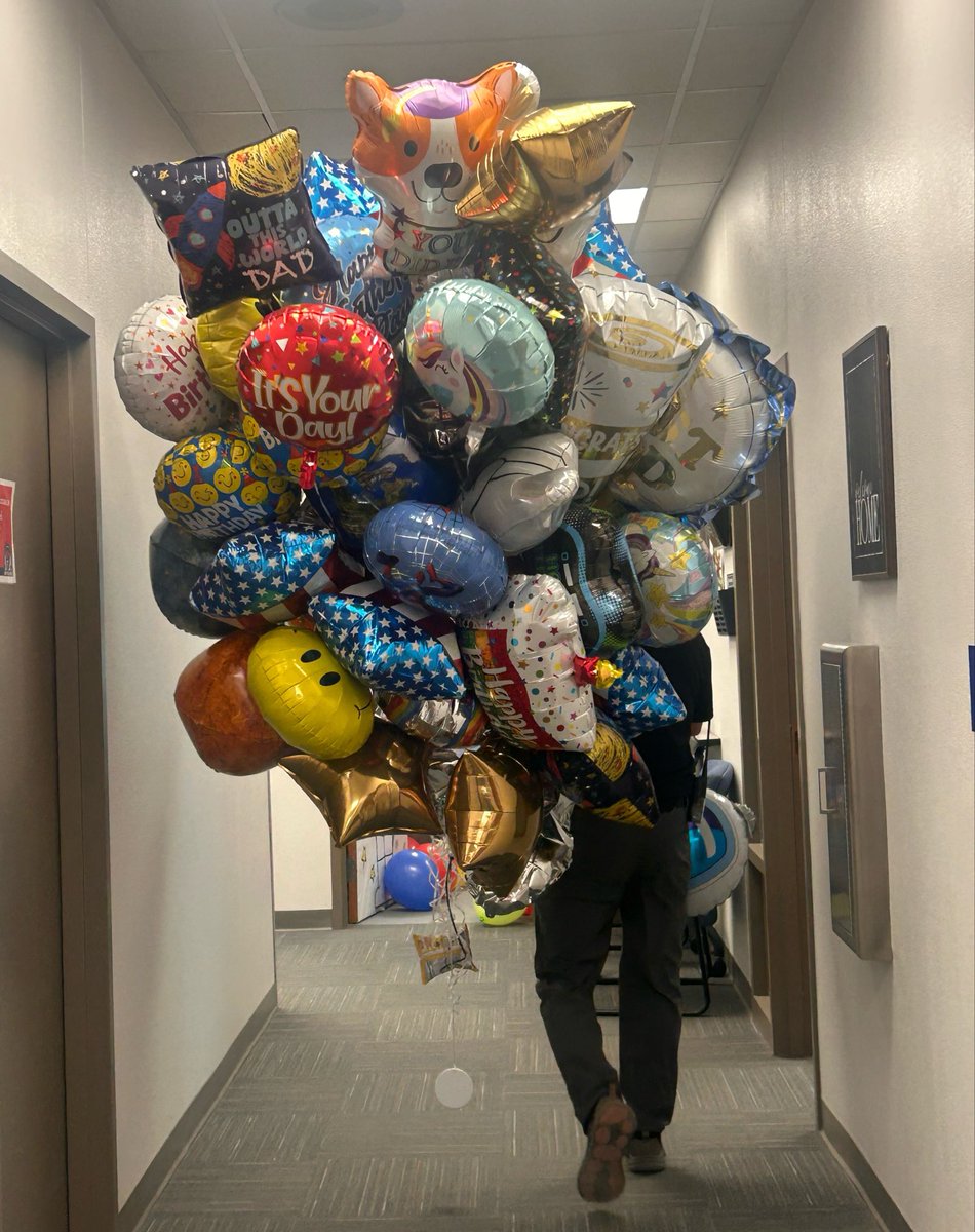 JFCarrasco_JCE's tweet photo. Our teachers made Mr. Aguirre’s day: one balloon at a time! 🎈#JCEbuffaloes #TeamSISD https://t.co/3rH3gsKzXP
