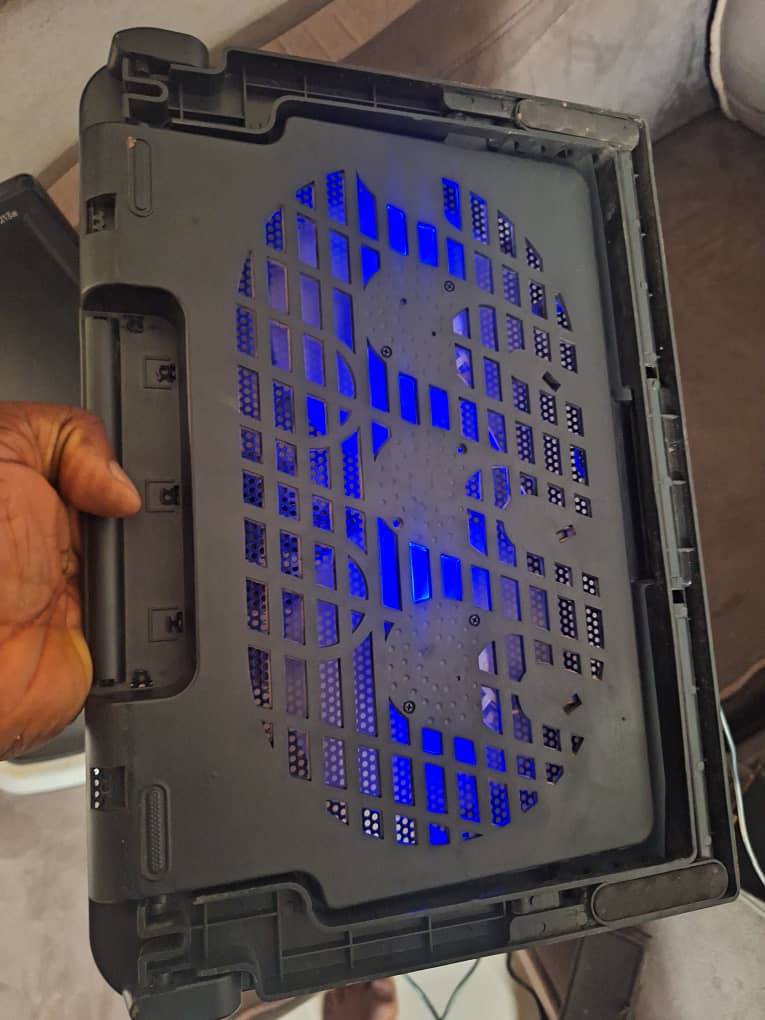 culeshenanigans's tweet photo. For those in Abuja, these items are available for sale at affordable prices. 

Interested buyers should DM me. 

500GB * SATA interface for laptop.
Laptop stand with cooling fan. 

It is really good for someone who is having low speed. It can boost the speed of a system with HDD. https://t.co/Cvh0CtDUwG