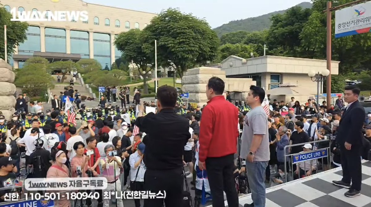 EllenJ_SK's tweet photo. Reports of alleged election fraud have emerged across the country, and voting was even suspended in some areas due to a ballot shortage. 

Nevertheless, the National Election Commission of Korea stated that these incidents do not constitute grounds for postponing the election or holding a re-election.

The election commission, which allowed this situation to occur in the first place, must be held accountable and brought to justice.

In front of the Jamsil polling station, Hwang Kyo-ahn, leader of Freedom and Innovation, attorney Park Joo-hyun, producer Lee Young-don, and numerous citizens are staying overnight to guard two ballot boxes.

In front of the National Election Commission headquarters in Gwacheon, Jeon Han-gil, Ground C, Kim Hyun-tae, former commander of the 707th Special Mission Group, and a large crowd of citizens are continuing their overnight protests.

Jang Dong-hyuk, leader of the People Power Party, stated that he would fight together with the people.

Fight and win!

Photo and Video Sources: 박주현변호사TV, Ground C, onewaynews