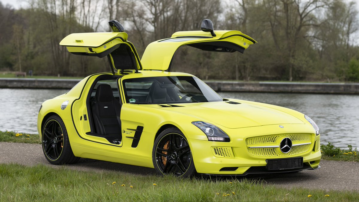 BirdAviation's tweet photo. @StrongsPlastic @PaulCowland_ I'd take a Brabus Unimog in luminous yellow. https://t.co/pAmE8iGFDv