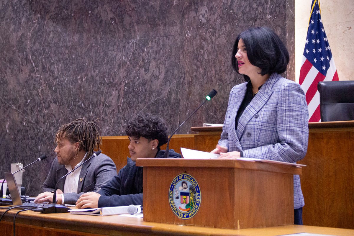 chicityclerk's tweet photo. Students came together for our biggest #NextGenCityCouncil event after weeks of learning, collaboration and drafting policy solutions focused on issues impacting Chicago youth. 
(1/2) https://t.co/AdHZngh7K3
