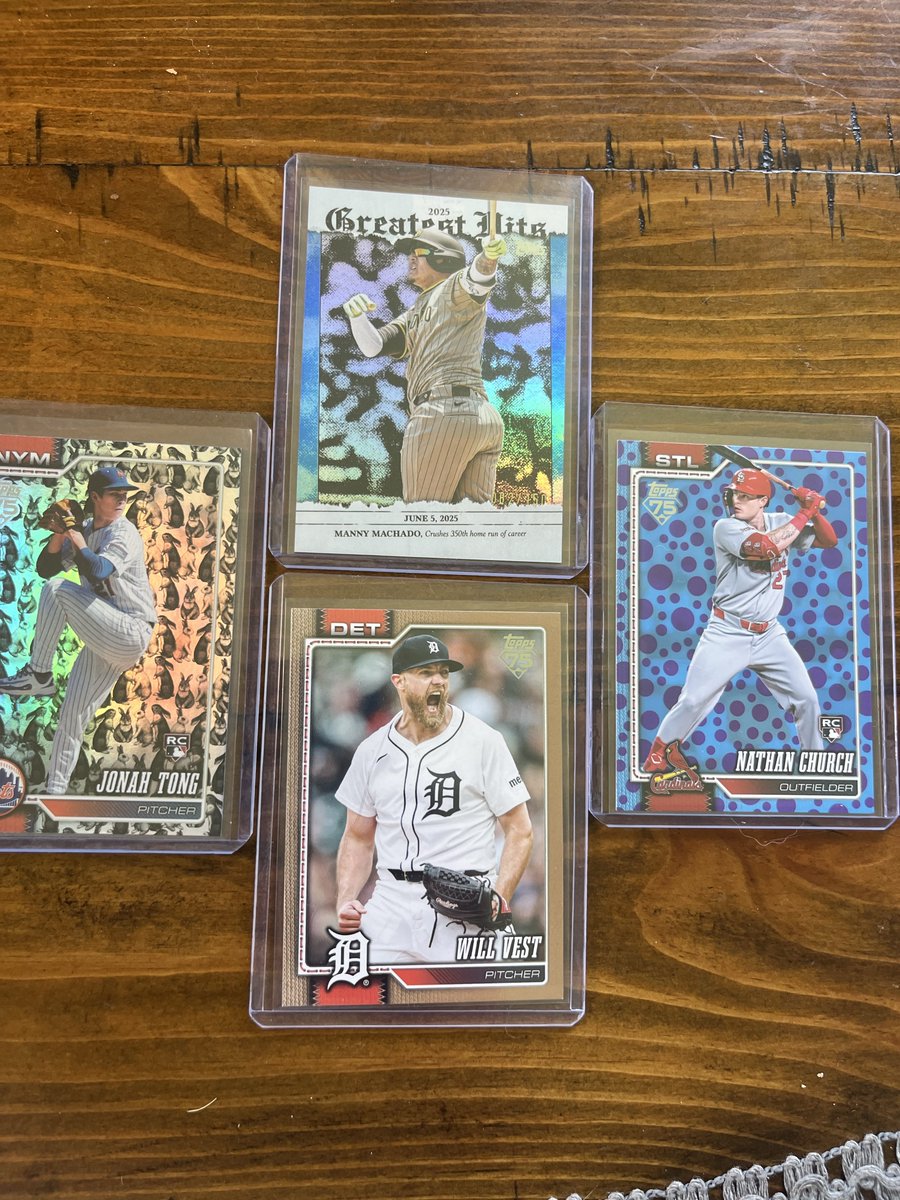 drunkeneagleLLC's tweet photo. Had to go to Walmart today so I bought boy 1 Easter egg to open.

Even never gotten a thing out of the holiday tins, but that changed today.

Can’t believe these came from 1 egg.

Greatest hits /150
Will vest /2026 https://t.co/6q6kcfwHJb