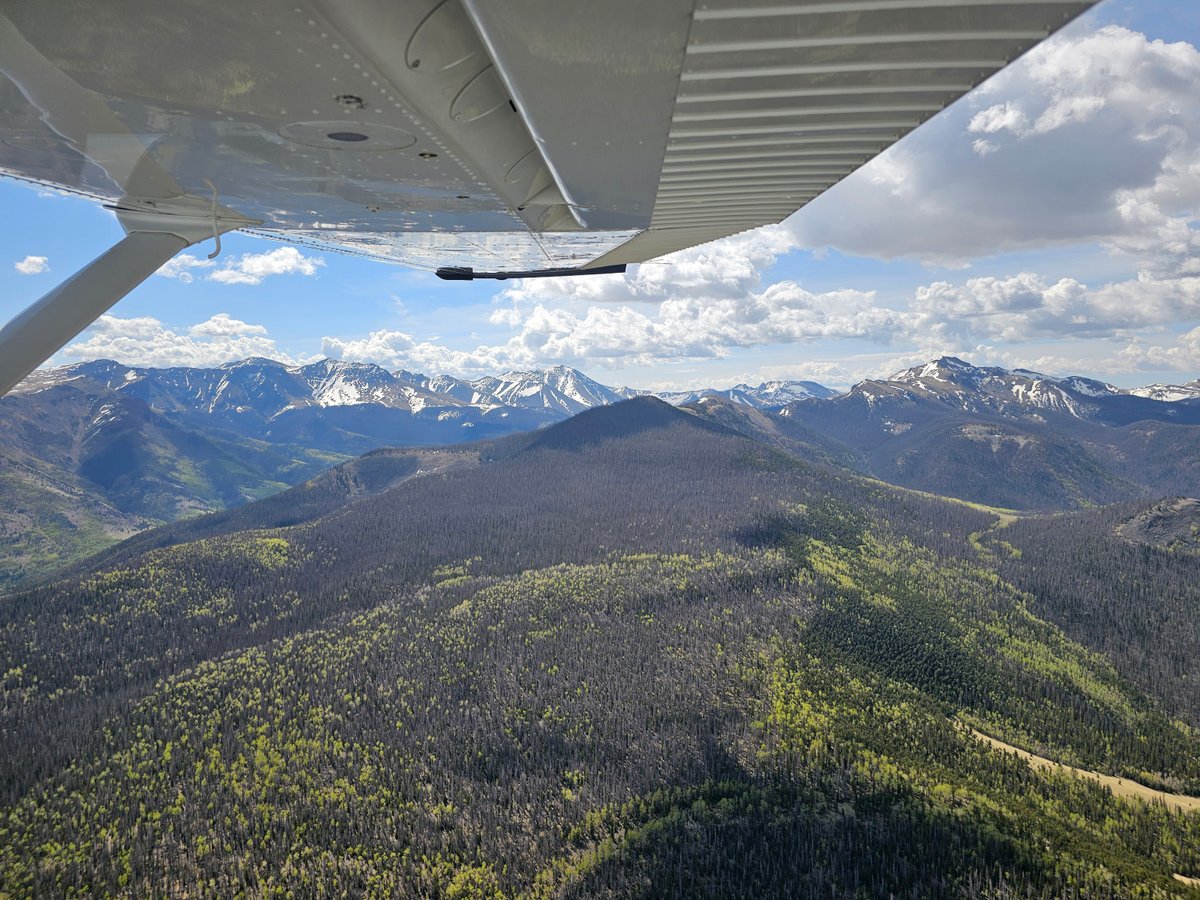 Cessna's tweet photo. Where will your wings take you today? 

✈️: Skylane
📍: Rocky Mountains 🏔️
 📸 Credit: Michael Phillips 

#WithMyCessna #WingtipWednesday https://t.co/InX4XVDNBh