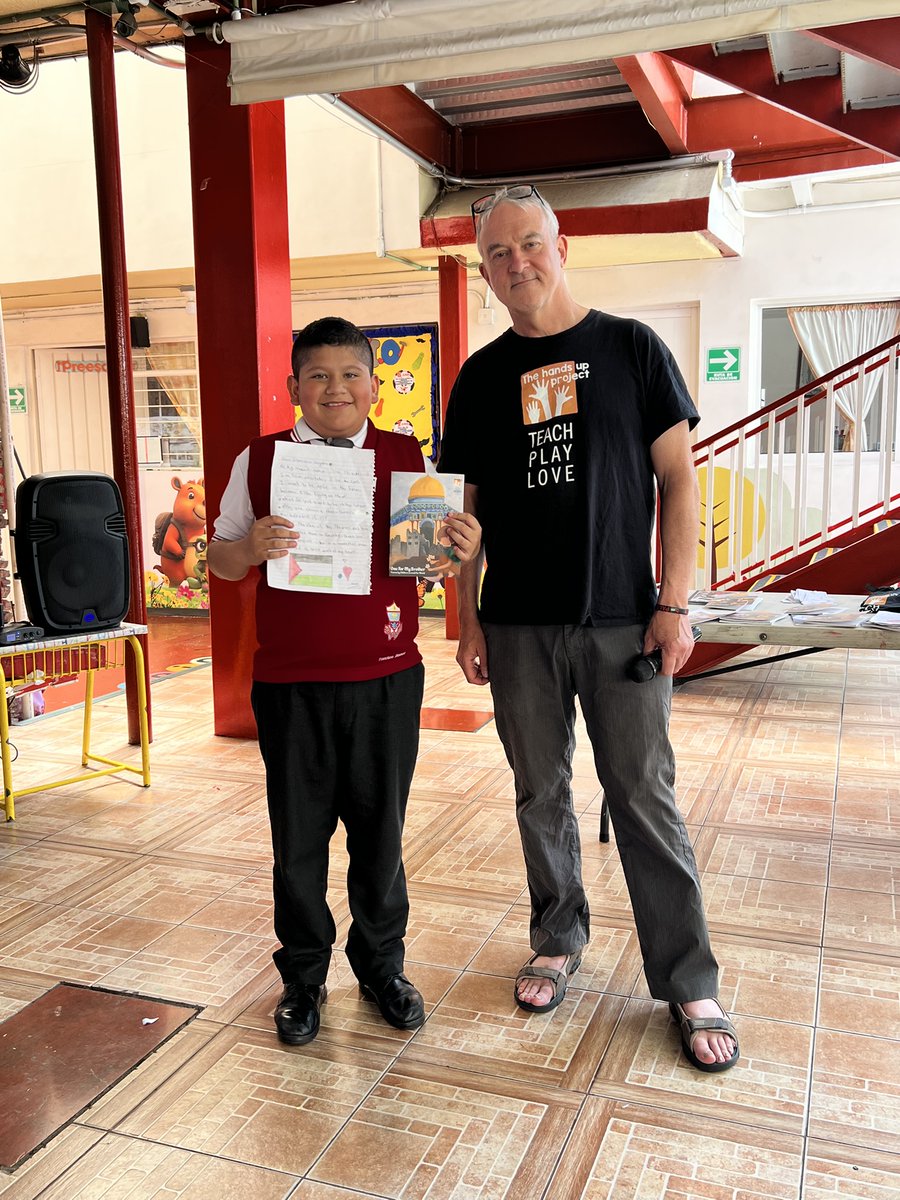 HandsUpProject's tweet photo. A wonderful morning in Mexico City! Children at Instituto Martha Christlieb read poems from One for My Brother and received handwritten letters from children in Gaza. 💛

Thank you to the amazing teachers, especially Clara Vaz, for helping build these meaningful connections. https://t.co/Kf8NpMA7La