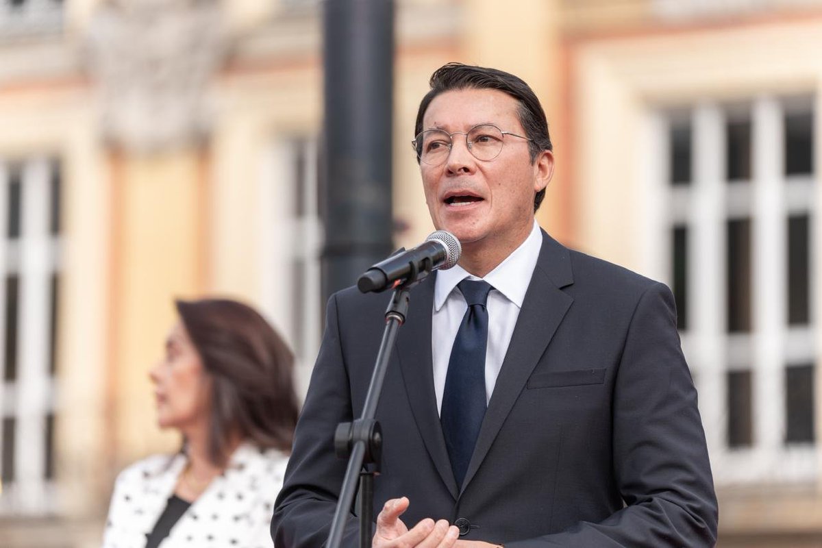 CanalTRO's tweet photo. #Noticia🔴 | El registrador nacional Hernán Penagos informó que culminó el 100% del escrutinio de votos de la primera vuelta presidencial en el país. Según explicó el funcionario, las reclamaciones presentadas durante el proceso no superaron el 0,7%, mientras que el preconteo logró consolidarse de manera eficiente y sin mayores contratiempos.

Penagos también agradeció el trabajo articulado de las autoridades y entidades que participaron en el desarrollo de la jornada electoral y del proceso de escrutinio.