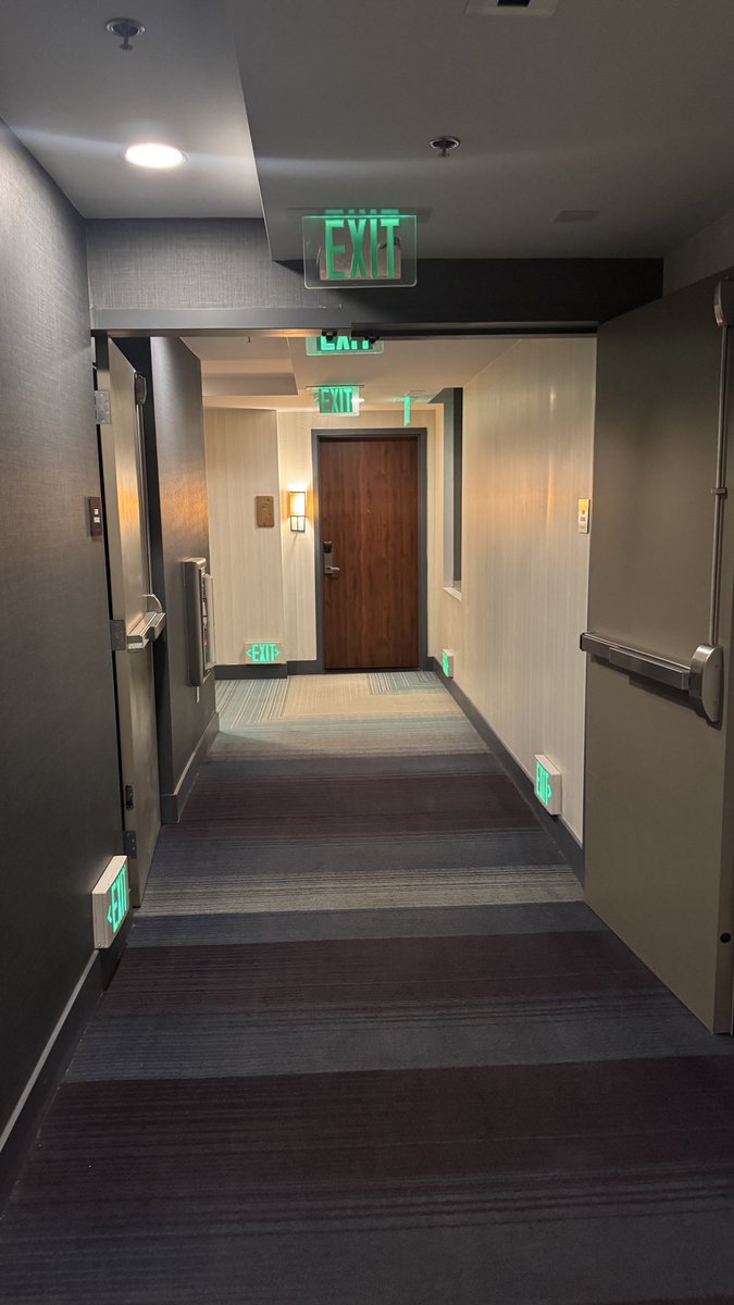 IonizedGames's tweet photo. Not sure if my hotel is liminal but it’s definitely weird. https://t.co/x7D0I8rbIi