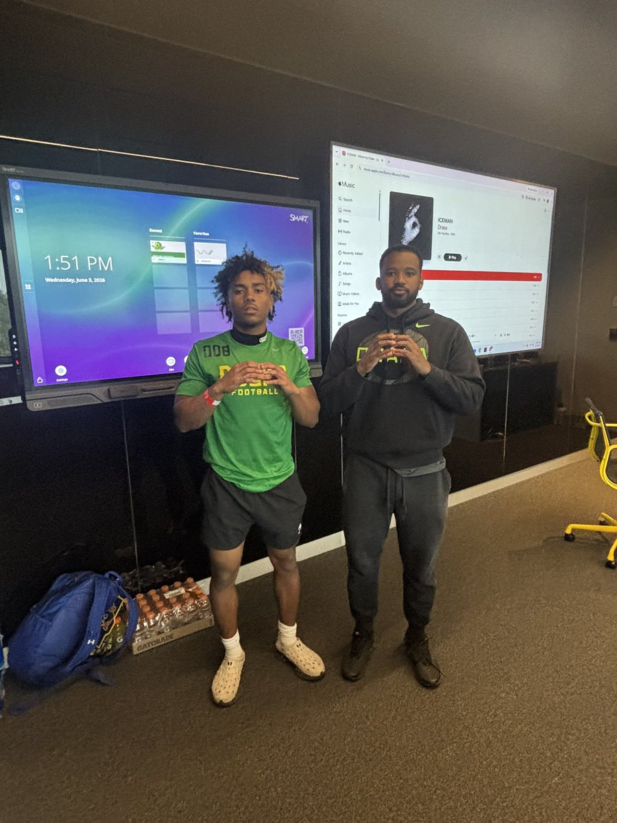 carterhanson_ll's tweet photo. After a great Camp and a great conversation with Coach Lanning and Coach SamplesI’m blessed to receive 15th Divison 1 offer from the University of Oregon!!!!!!
#ᴀɢᴛɢ 
@BrandonHuffman @GregBiggins @adamgorney @JacksonMoore247 https://t.co/cTuD3YSzPO