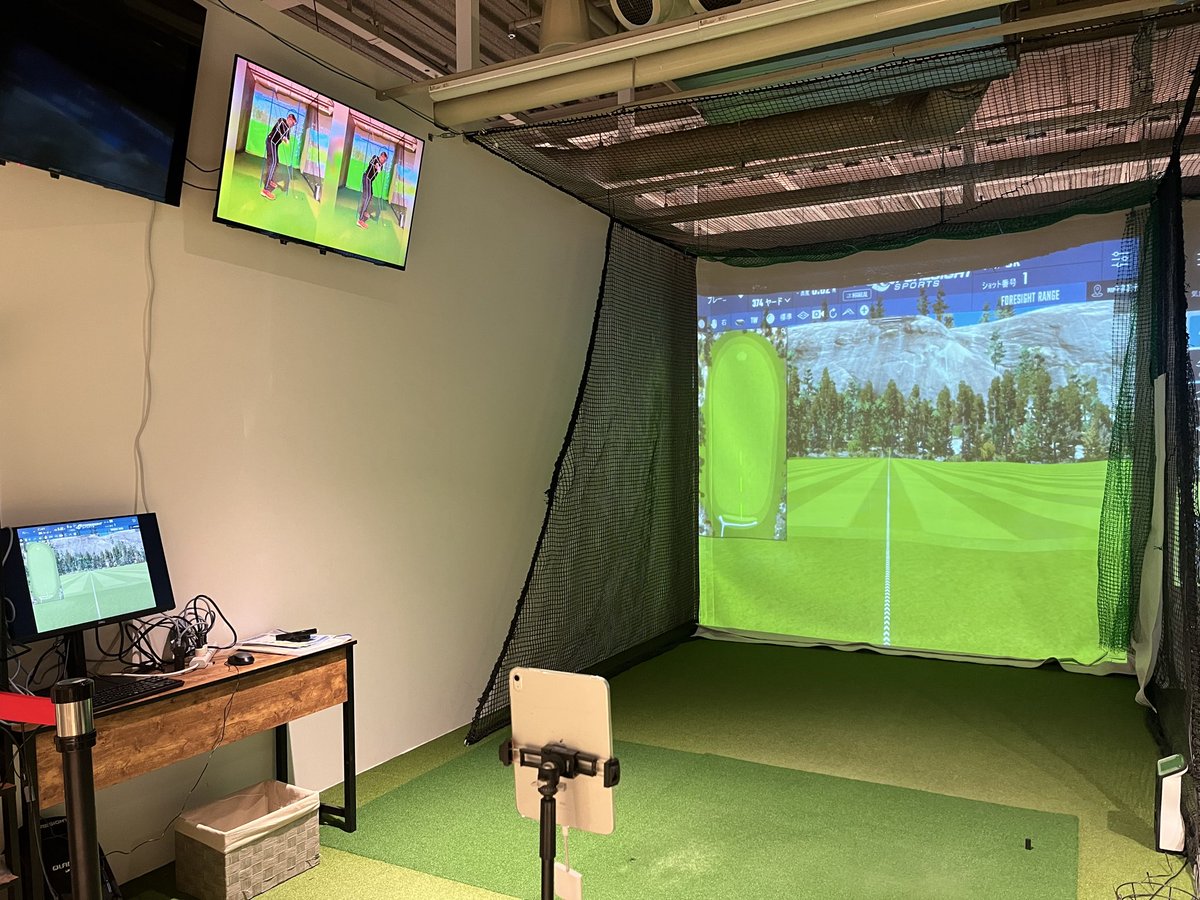 kigsgolf's tweet photo. おはようございます☁️現在13℃ 今日は1日曇り予報☁️
アウトレット店　VIP打席にGC QuadMAX導入（米国のForesight Sports社が開発の世界最高峰のカメラ式ゴルフ弾道計測器）練習頑張りましょう💪
 #企業公式が毎朝地元の天気を言い合う　#軽井沢　#軽井沢インドアゴルフ　#ゴルフ　#レッスン https://t.co/NxZPyOxZyp