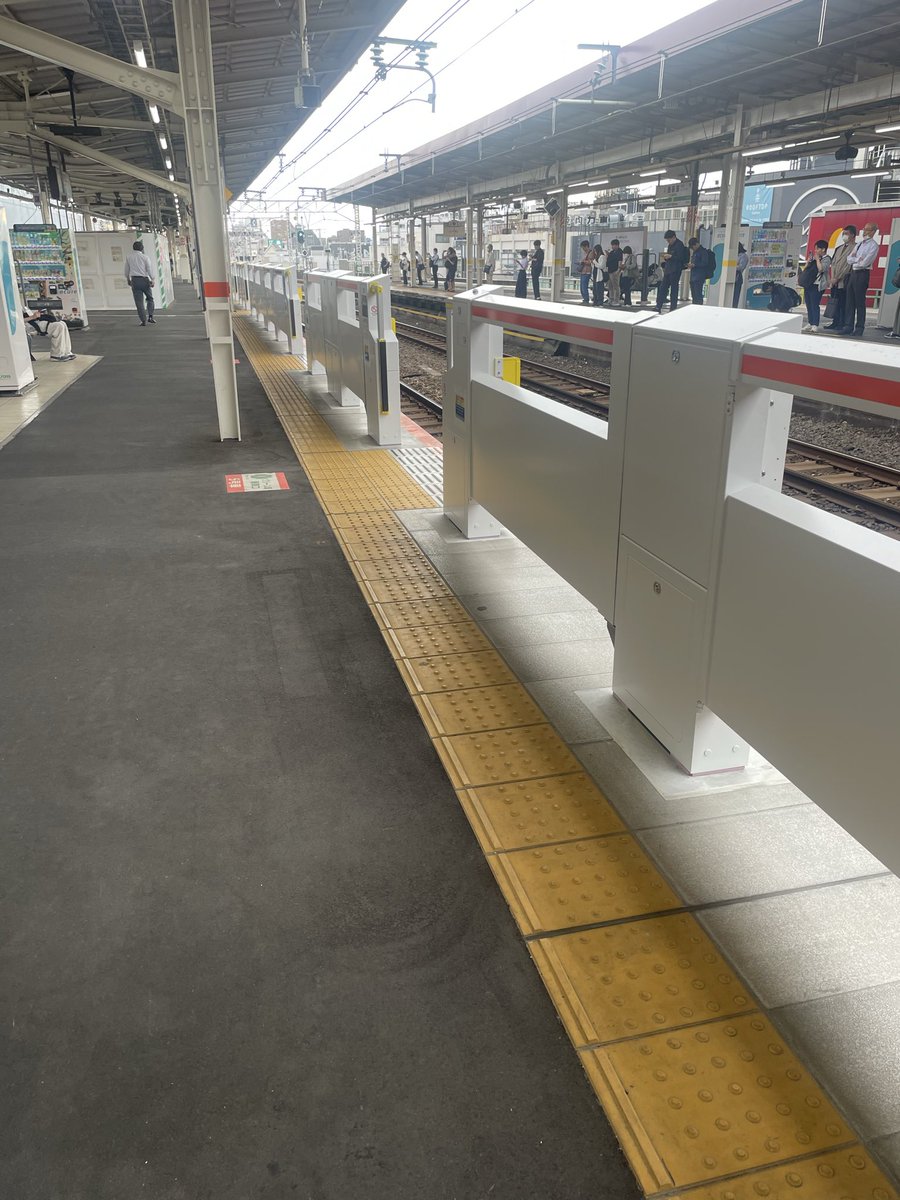 AtuAri's tweet photo. おおおおお！ついに西荻にホームドアが！なぜかずっと開いてるけど https://t.co/kKFrP9udsG