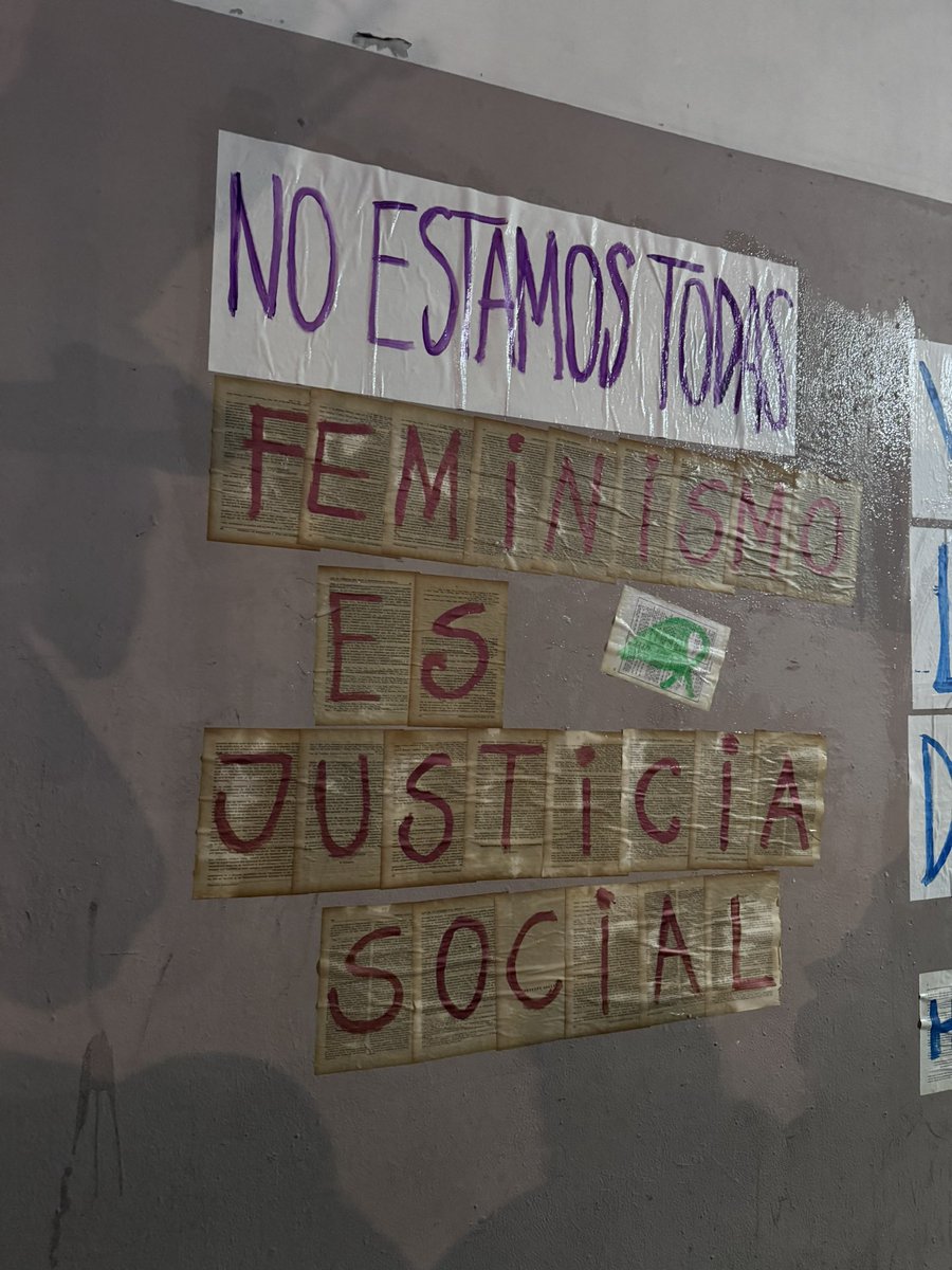 chucossar's tweet photo. #NiUnaMenos ✊🏻💜 https://t.co/Sk5xI5fn5z
