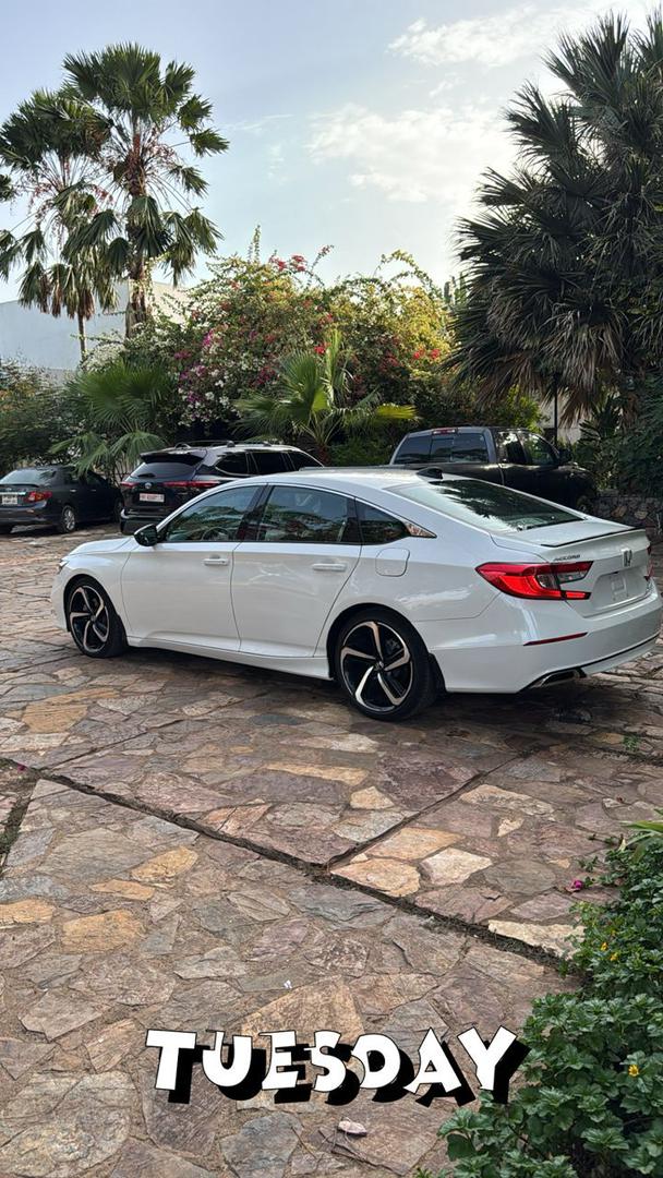 DrivePlugGH's tweet photo. 2022 Honda Accord Sport 2.0T 🔥 Freshly Cleared | 20K Miles | Sunroof | Push Start 

Clean 2022 Honda Accord Sport 2.0T 🔥 Freshly cleared, 20K miles only, sunroof, push start, turbo power, excellent condition. Serious buyers only 🇬🇭 DM for price &amp; viewing. https://t.co/Op1lhOO607