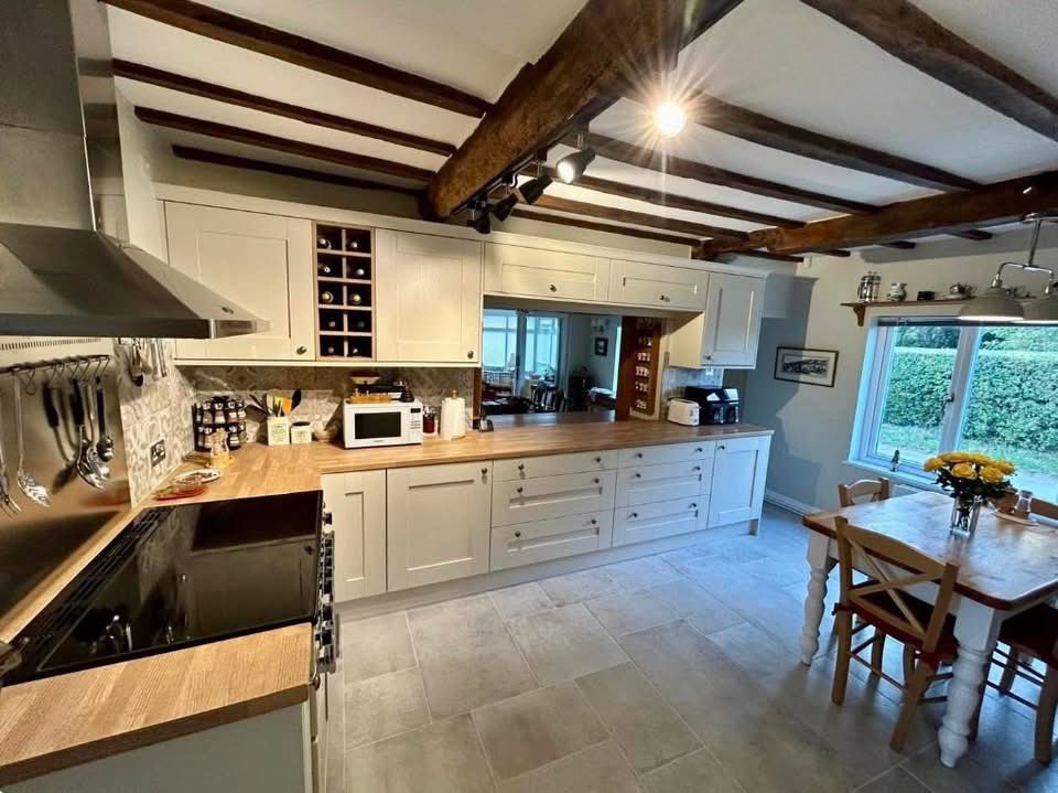 allaboutnewport's tweet photo. Who else is dreaming of a new kitchen or refresh this year? 👍
Let’s make those dreams a reality.
📞 Finson Interiors 01952 977964 or https://t.co/nfRX13le8P
#Kitchen #KitchenGoals #InteriorDesign https://t.co/9izIPu4tfu