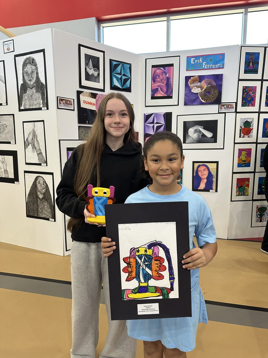 whittneysmith_'s tweet photo. I am absolutely obsessed with this project! Meadow Drive students drew the monsters 👹 👿 —> The High School Ceramics Students constructed the Monsters —> and today they met for the first time ❤️
And a bonus… the little ones got to take them home 🏠 #AmazingCollab #MineolaProud https://t.co/Vhw5a2glQw
