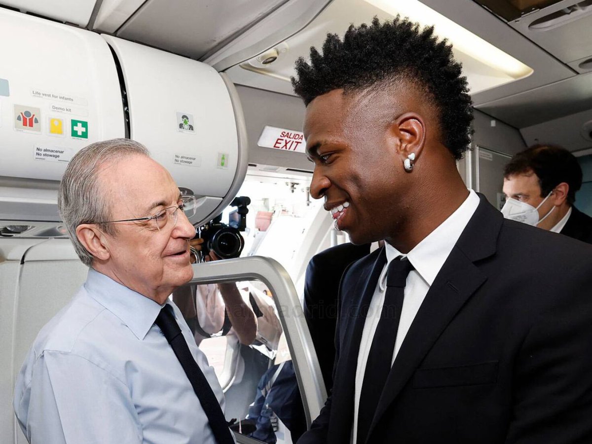 Gazzetta_Foot's tweet photo. Florentino Pérez : « Vini Jr veut rester et je veux qu’il reste au Real Madrid ».  

« Nous avons du temps pour renouveler le contrat », a-t-il déclaré à AS. https://t.co/sKIN1evGfR