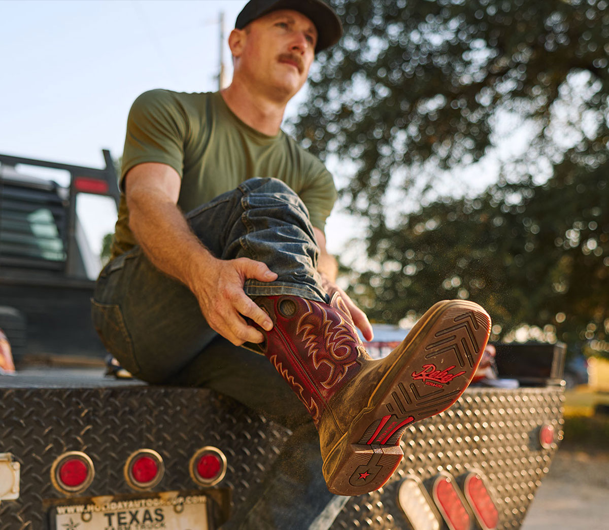 DurangoBoots's tweet photo. Clock in. Pull 'em on. Get to work. ⚡
The Durango Rebel Ultra-Lite delivers maximum flexible comfort and lightweight performance features engineered for real-world utility.

#DurangoBoots #RebelUltraLite #WesternUtility #PerformanceFootwear #RanchLife #CowboyGrit https://t.co/7Vht0GqwLJ