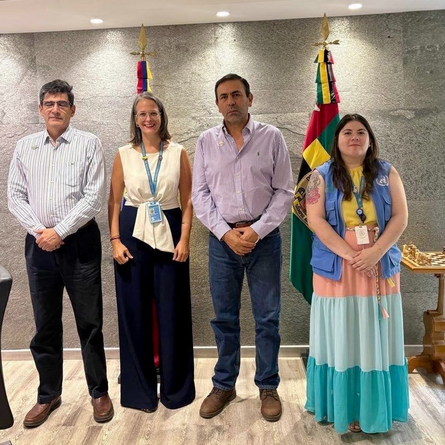 CanalTRO's tweet photo. #Santander🔴 | La Misión de Verificación de la ONU en Colombia destacó el encuentro sostenido con el gobernador de Santander Juvenal Díaz, como una oportunidad para fortalecer la coordinación institucional alrededor de la agenda de paz en el territorio.

A través de un pronunciamiento, la organización reiteró su disposición para continuar trabajando de manera conjunta en acciones orientadas a la consolidación de la paz y la articulación institucional en la región.

El encuentro se desarrolló en medio de las estrategias y diálogos que buscan avanzar en temas de seguridad, convivencia y construcción de paz en el departamento.

@GobdeSantander