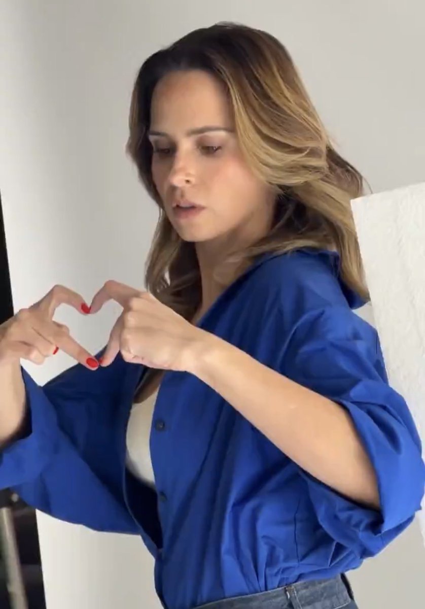 Morganananaa's tweet photo. @TIMBrasil @anapaularenault ANA COM NAMORADOS TIM 

TIM CONTROLE 💙🎮😍🌟 https://t.co/JeEpOkilfB