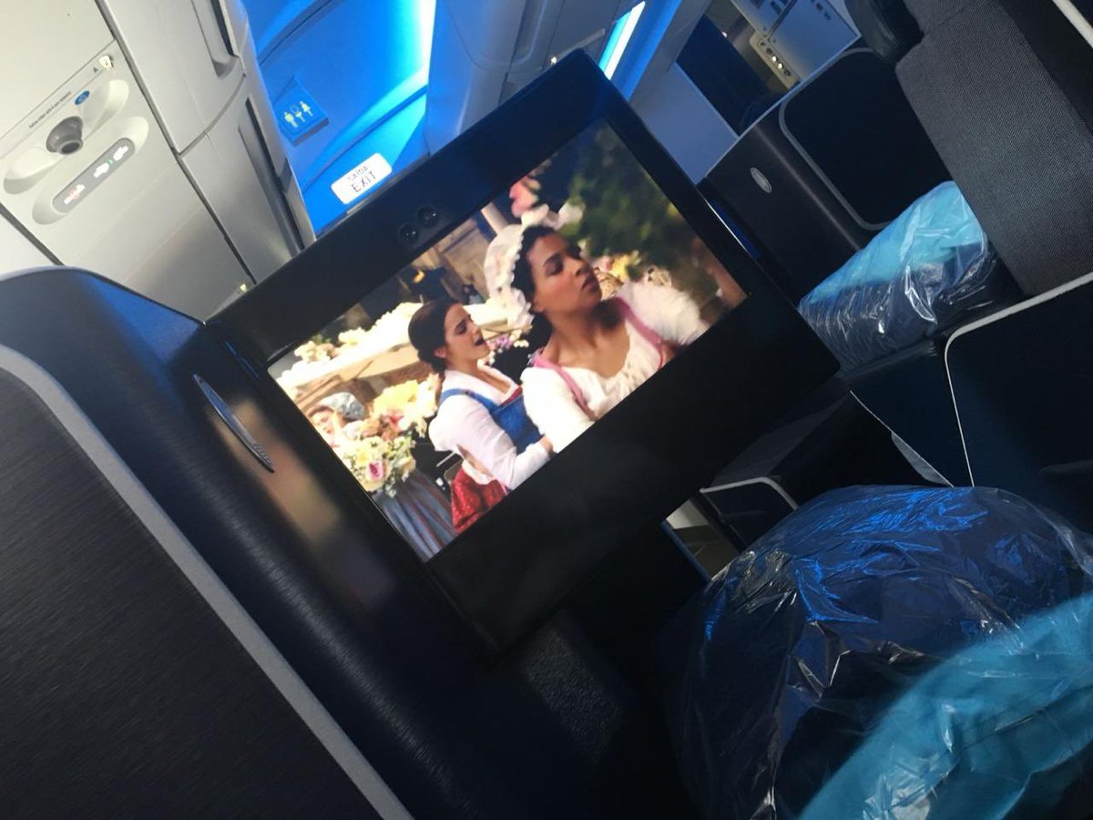 _BritneysSlave's tweet photo. @narri_chede @jcwgp3one Esse aviao da seleção nem é da Azul, é “alugado” de uma cia de aviões vip.
Mas o propósito da exec é ser confortável. Ser chique é propósito da 1ª classe.
Exec geralmente é td igual.
Exec Delta / exec azul aviao antigo/ exec azul a330 mais novo / exec azul a330neo https://t.co/h0eNEaWpeo