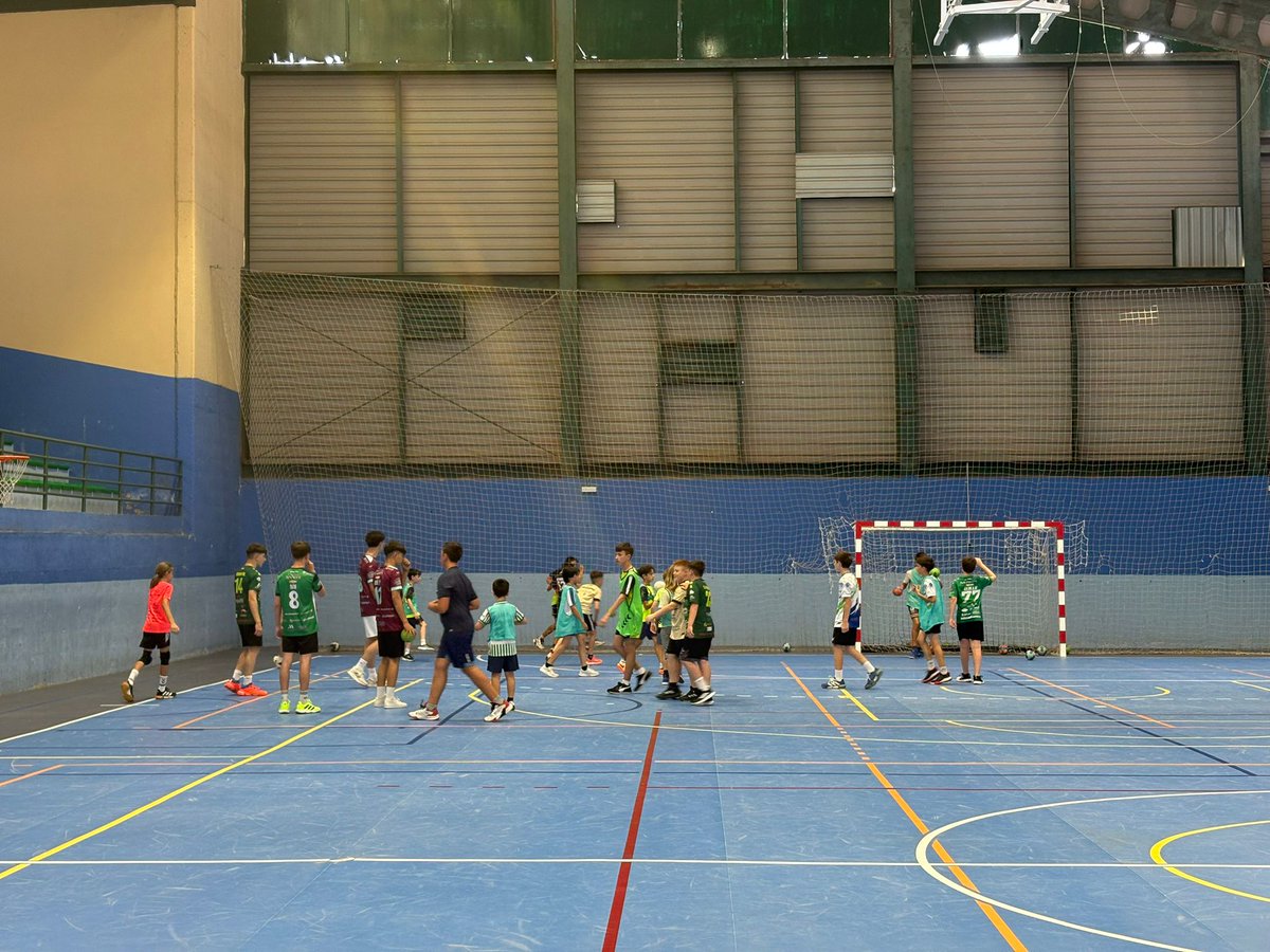 BaseBMLosDolmen's tweet photo. 🤾🏻‍♂️💪🏻🤾🏻‍♀️Segunda Jornada de Captación de Balonmano.

En Septiembre volveremos a pasar por vuestros Colegios y os avisamos!!! 

Gracias por confiar en nosotros 💚

#vamosdólmenes 
#somosdebalonmano
@ATQDeporte 
@TierraMaestros 
@FABM_Malaga 
@FAndaluzaBM https://t.co/EvUVkgqunj