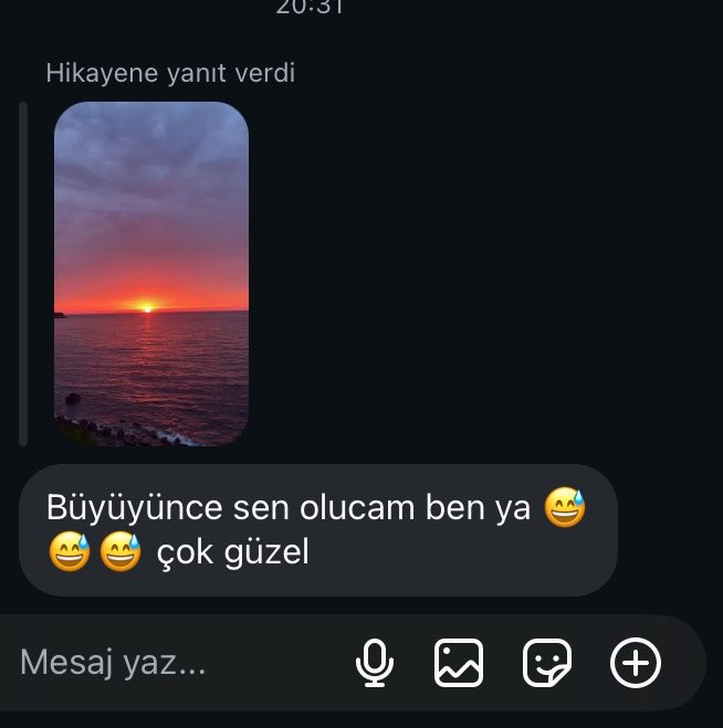 emineanginn's tweet photo. Arkadaşın arka plandan haberi yok😅🥲 https://t.co/kd3gsICO1N